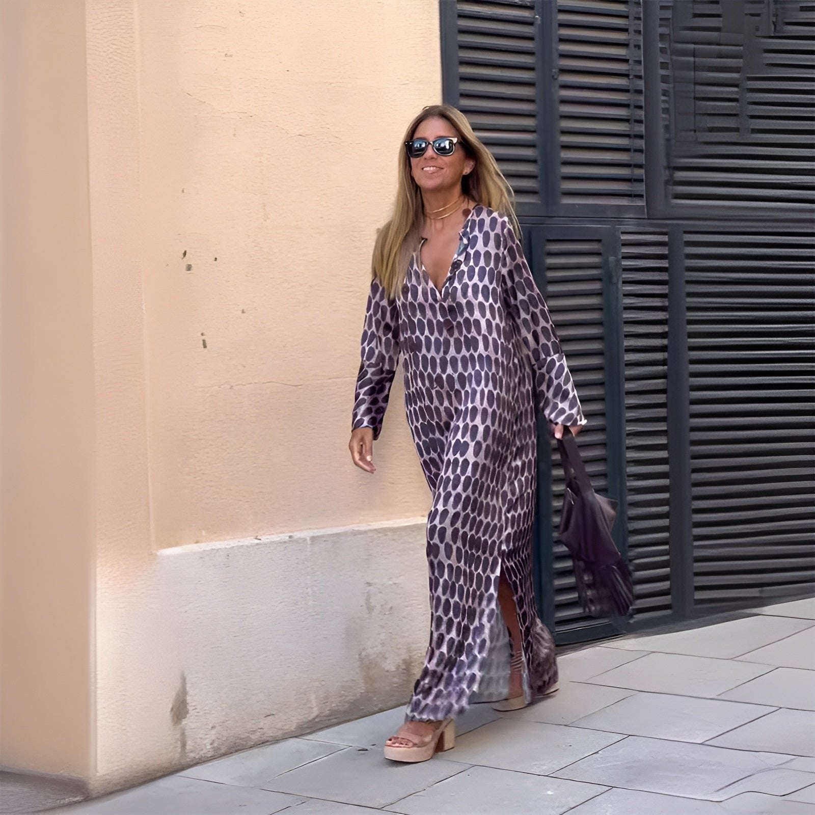 Aria | Sukienka maxi w stylu boho z długim rękawem, dekoltem w serek, z nadrukiem i zwiewną 0