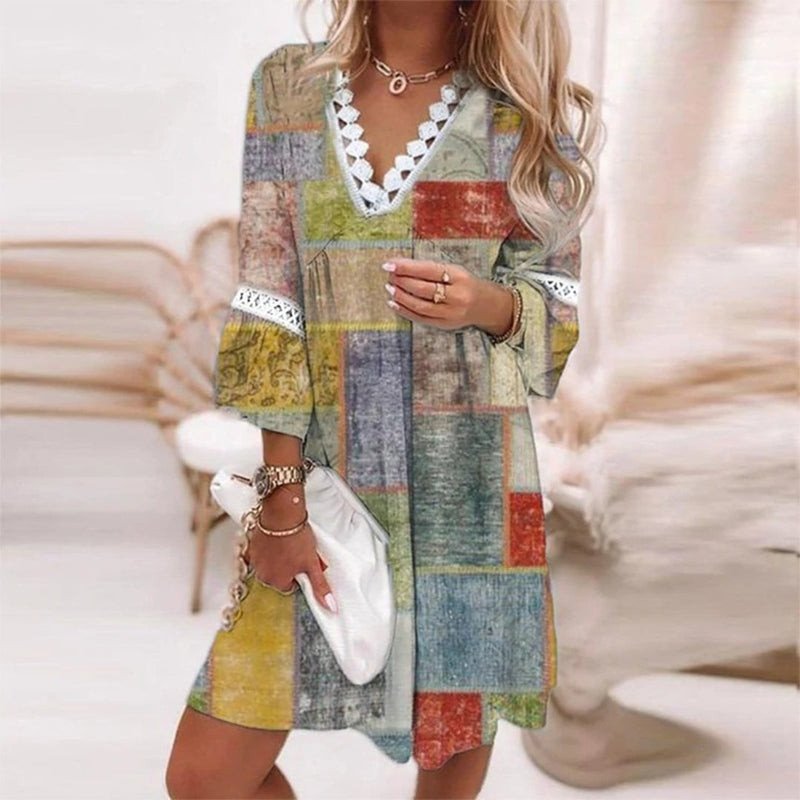 Audrey | Damska mini sukienka boho z kwiatowym wzorem i dekoltem w serek 3