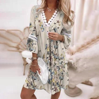 Audrey | Damska mini sukienka boho z kwiatowym wzorem i dekoltem w serek 4