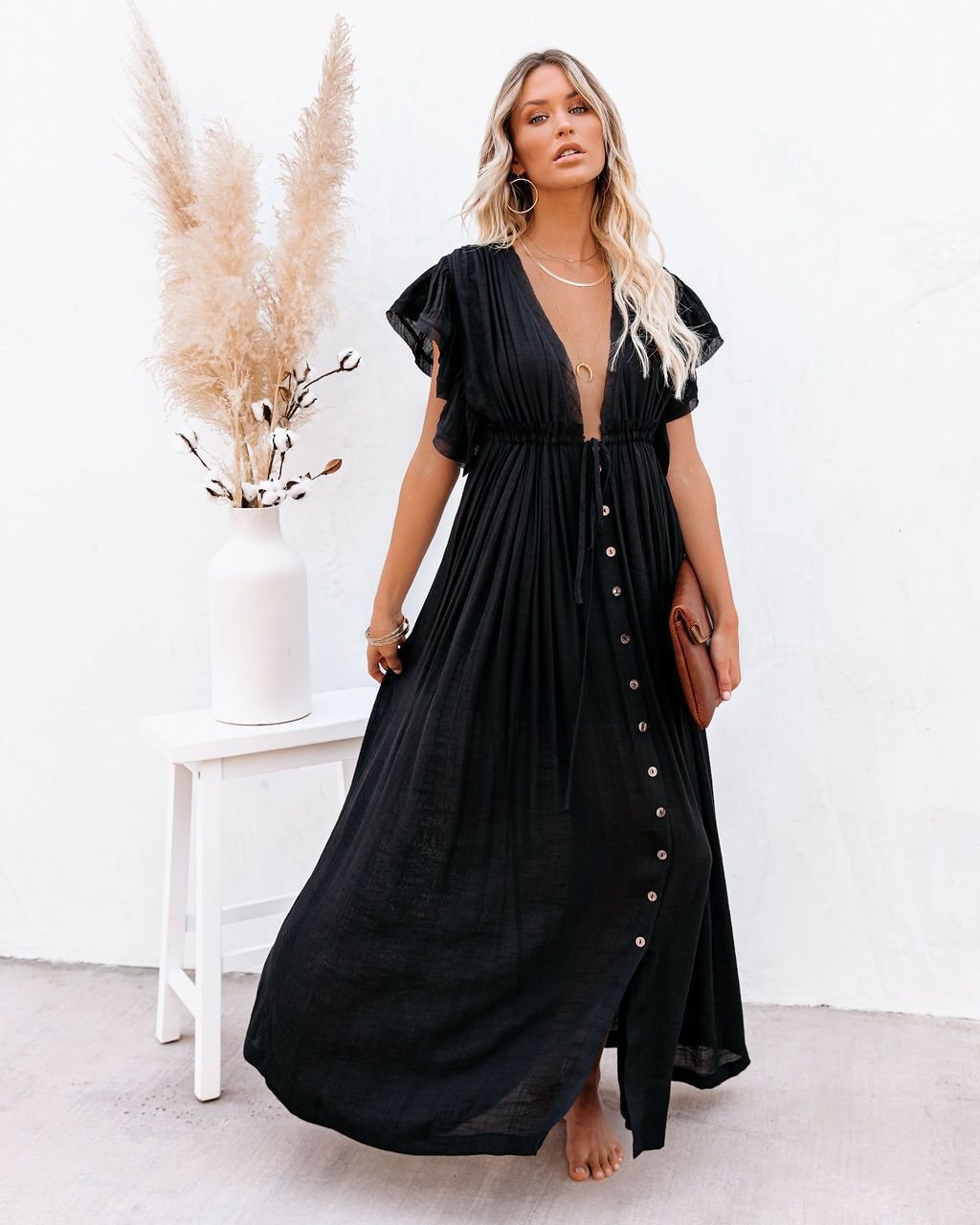 Florence | Sukienka maxi w stylu boho z głębokim dekoltem w serek, guzikami z przodu i bufiastymi rękawami 0