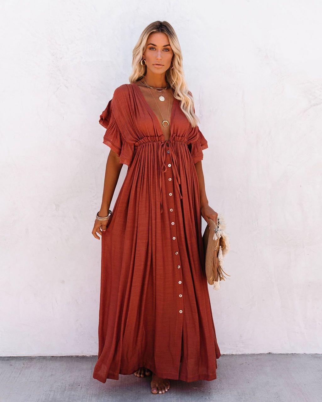 Florence | Sukienka maxi w stylu boho z głębokim dekoltem w serek, guzikami z przodu i bufiastymi rękawami 3