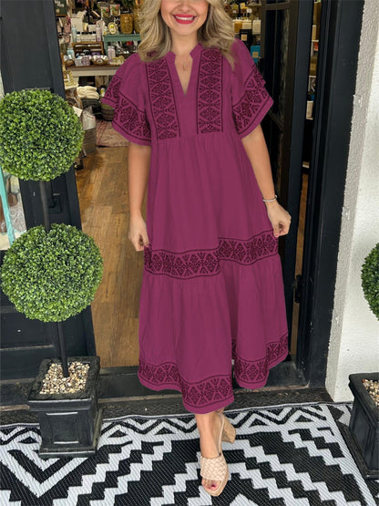 Olivia | Sukienka maxi w stylu boho z dekoltem w serek i haftowanym wycięciem modelującym brzuch 5