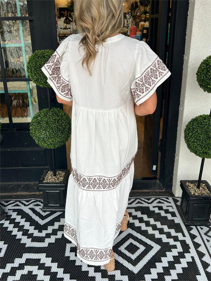 Olivia | Sukienka maxi w stylu boho z dekoltem w serek i haftowanym wycięciem modelującym brzuch 8